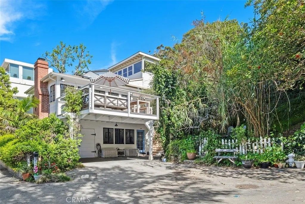 Photo of 31722 Seacliff Dr, Laguna Beach, CA 92651 (MLS # LG26056216)