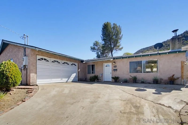 7945 Shantung Dr