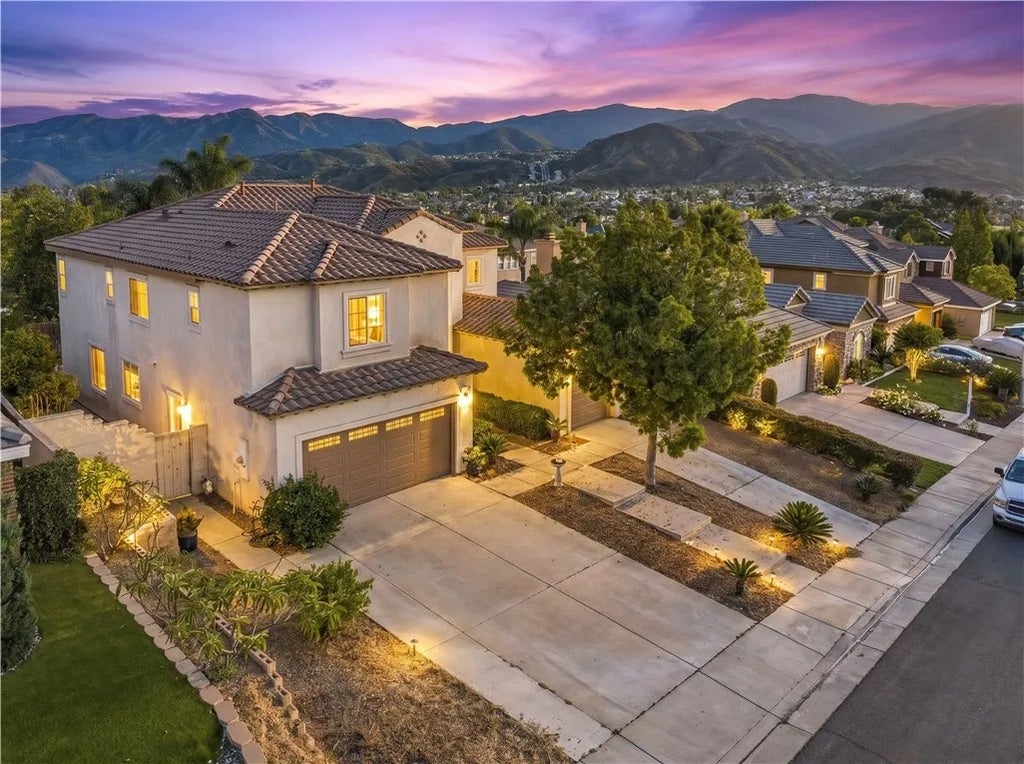 Photo of 3317 Banyon Circle, Lake Elsinore, CA 92530 (MLS # SW26121885)