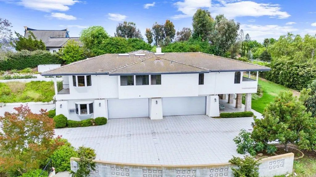 Photo of 19 Gateview Drive, Fallbrook, CA 92028 (MLS # NDP2505664)