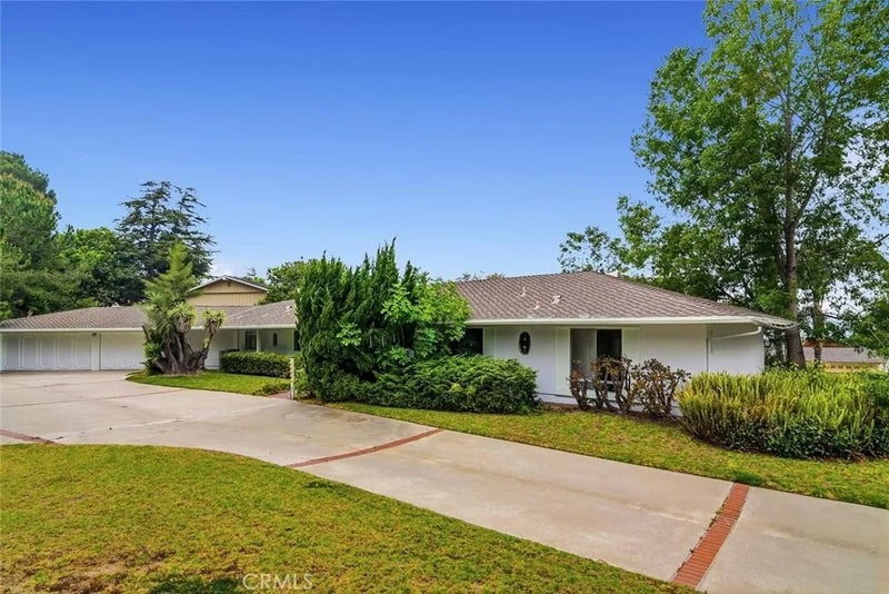 975 Valley Vista Drive