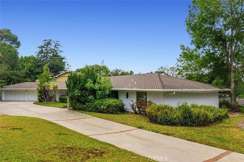 975 Valley Vista Drive