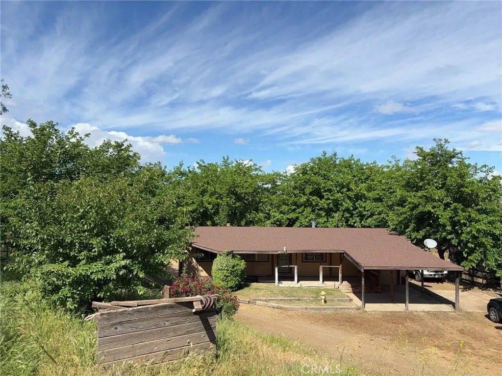 Photo of 39569 Clover Ln, Squaw Valley, CA 93675 (MLS # FR26080712)