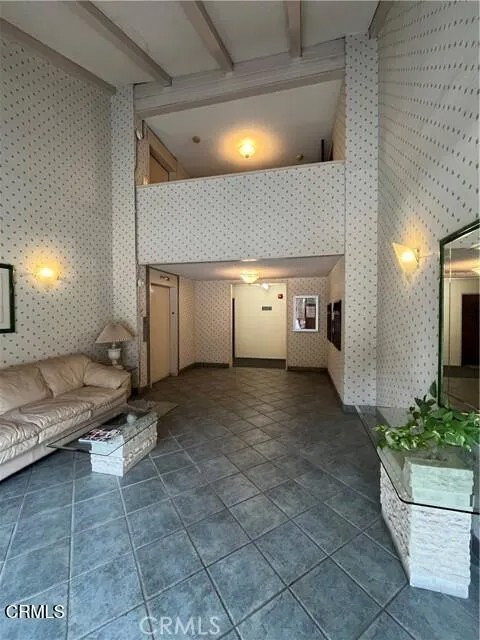 4239 Via Arbolada 206