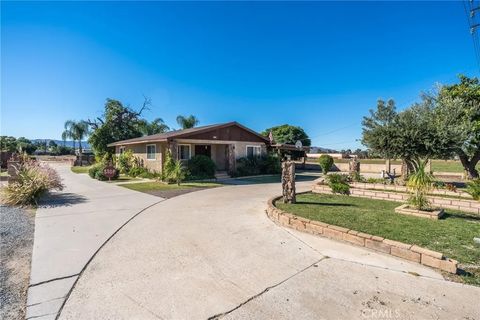 Tiny photo for 831 W Lugonia Ave, Redlands, CA 92374 (MLS # IG25249115)