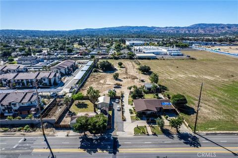 Tiny photo for 831 W Lugonia Ave, Redlands, CA 92374 (MLS # IG25249115)
