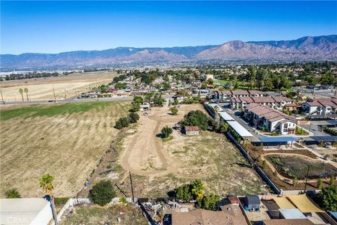 Tiny photo for 831 W Lugonia Ave, Redlands, CA 92374 (MLS # IG25249115)