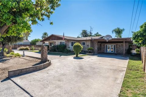Tiny photo for 831 W Lugonia Ave, Redlands, CA 92374 (MLS # IG25249115)