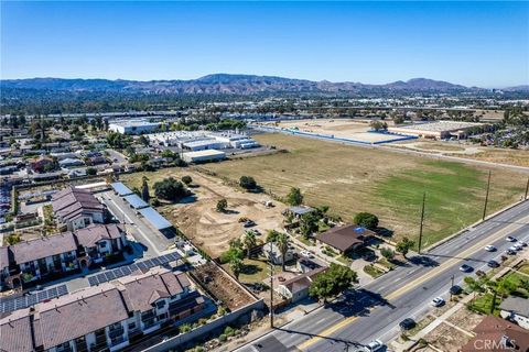 Tiny photo for 831 W Lugonia Ave, Redlands, CA 92374 (MLS # IG25249115)
