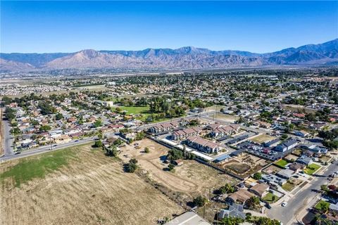 Tiny photo for 831 W Lugonia Ave, Redlands, CA 92374 (MLS # IG25249115)
