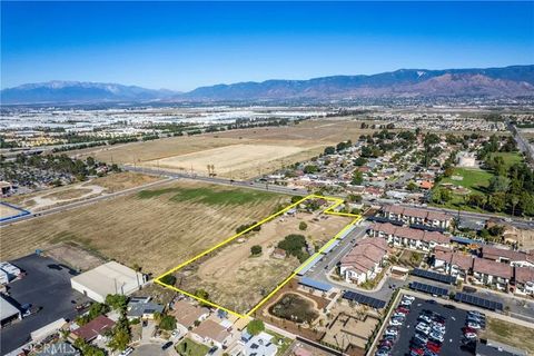 Tiny photo for 831 W Lugonia Ave, Redlands, CA 92374 (MLS # IG25249115)