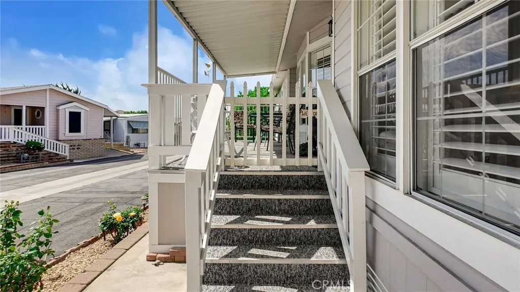 8651 Foothill 35