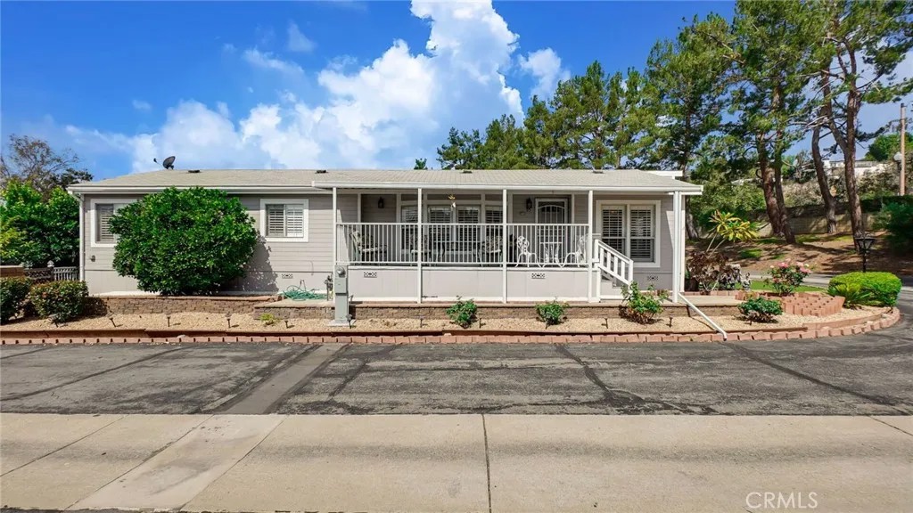 8651 Foothill 35
