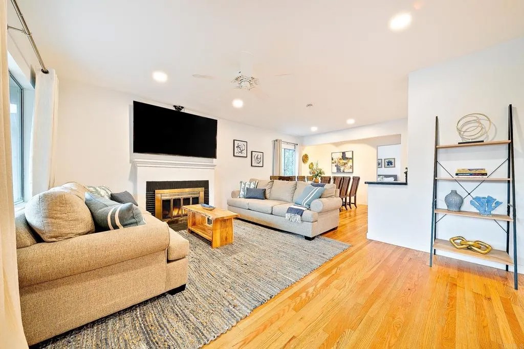 965 Rosecrans Street