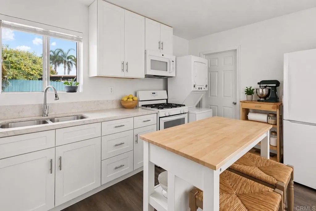 Photo of 1312 Missouri Avenue, Oceanside, CA 92054 (MLS # NDP2603834)