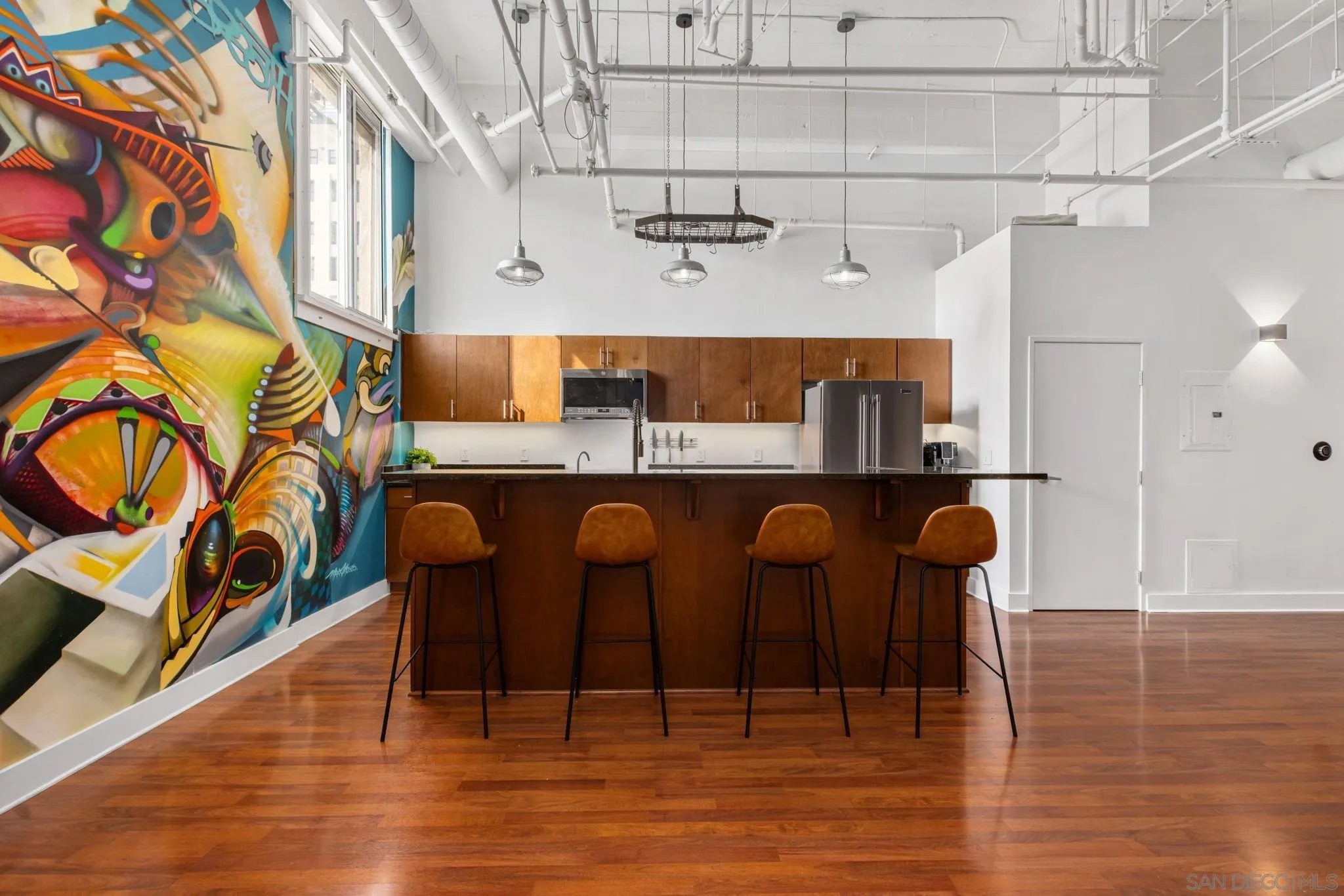 950 6Th Ave 437