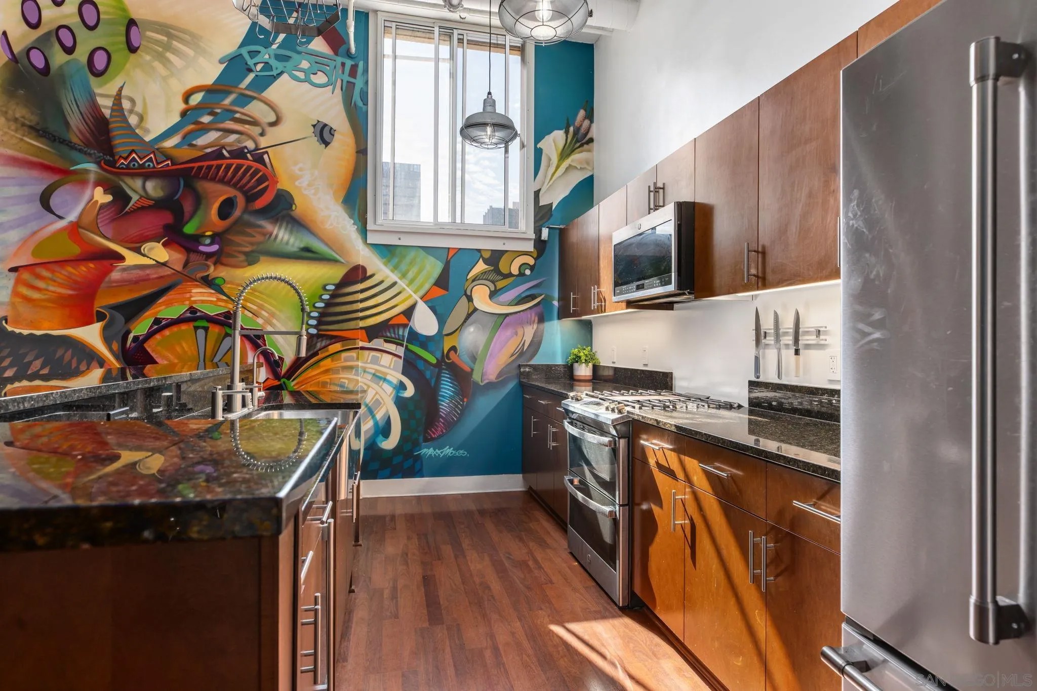 950 6Th Ave 437