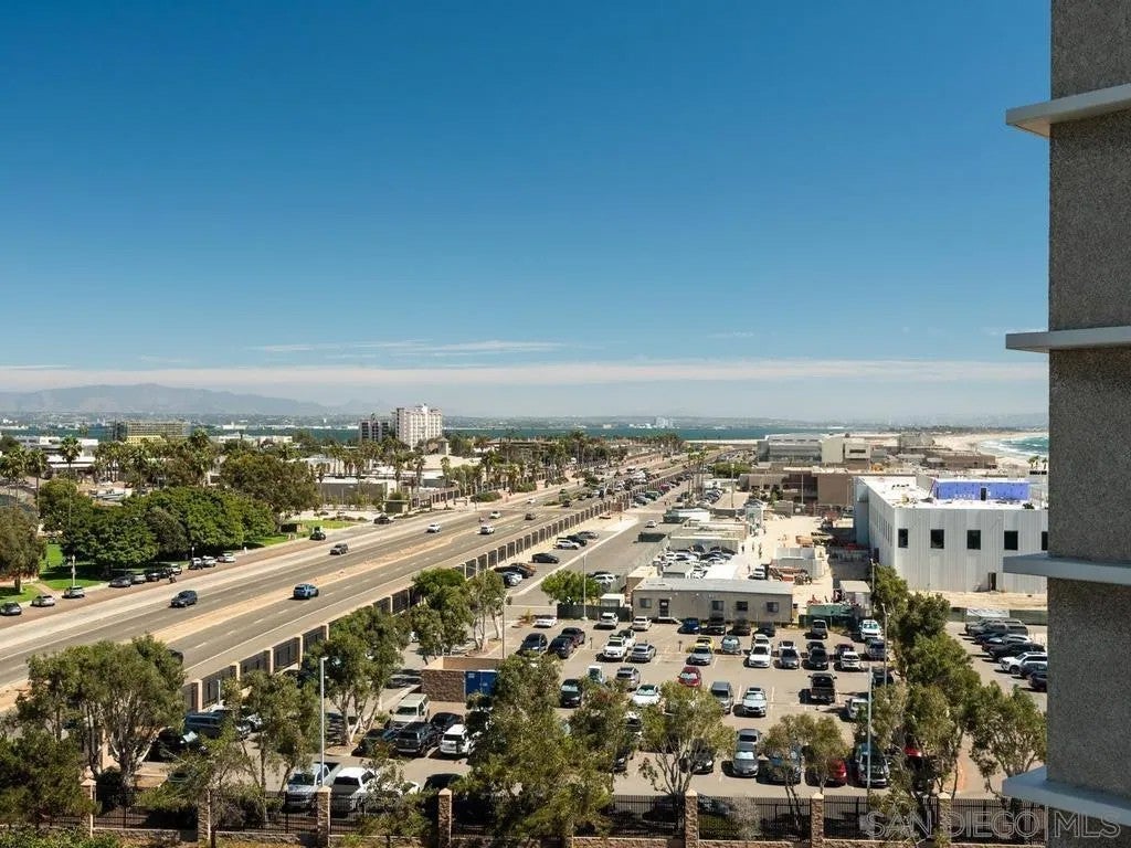 1820 Avenida del Mundo 706