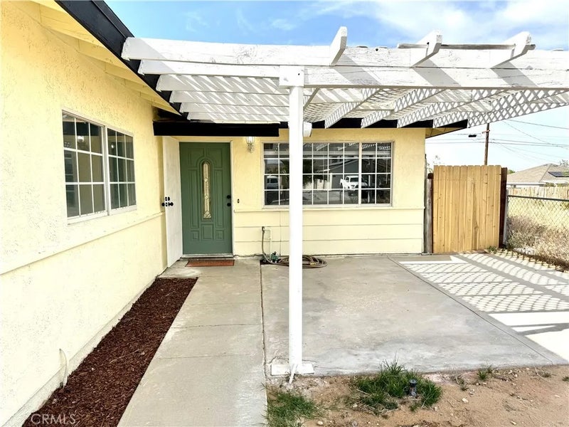 930 W Franklin Avenue