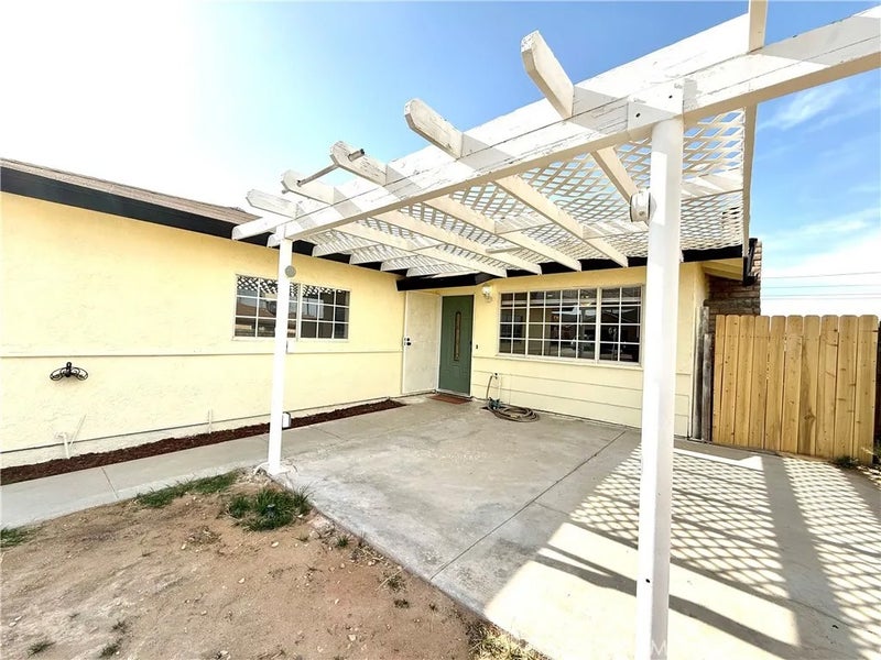 930 W Franklin Avenue