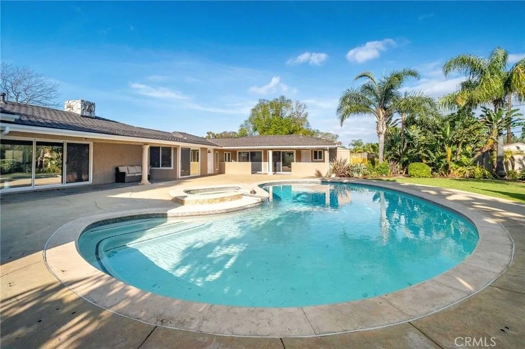 Photo of 4 Silverleaf Dr, Rolling Hills Estates, CA 90274 (MLS # PV26057426)