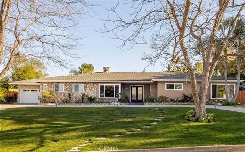 Photo of 4 Silverleaf Dr, Rolling Hills Estates, CA 90274 (MLS # PV26057426)