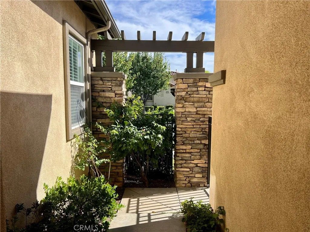 Photo of 24005 Boulder Oaks Dr, Corona, CA 92883 (MLS # IG25251801)
