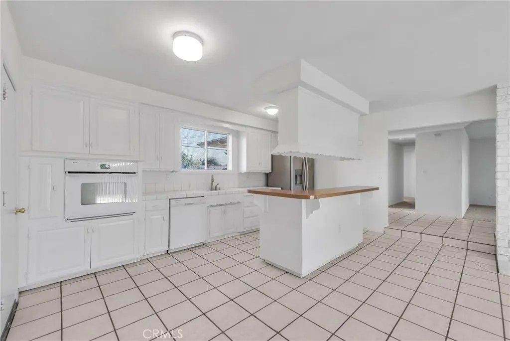 Photo of 13981 Brenan Way, Santa Ana, CA 92705 (MLS # ND26035224)