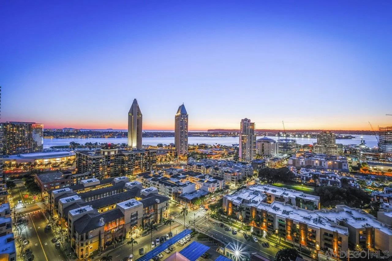 700 Front St 1402