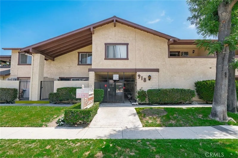 918 W Romneya Drive