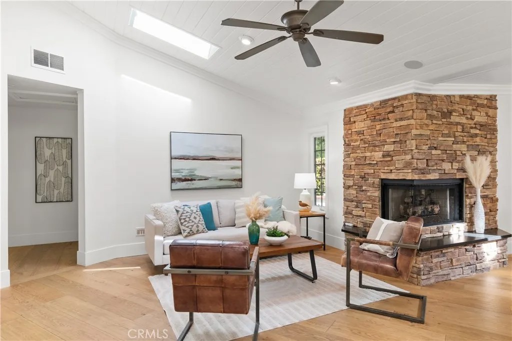 1401 Eagle Glen