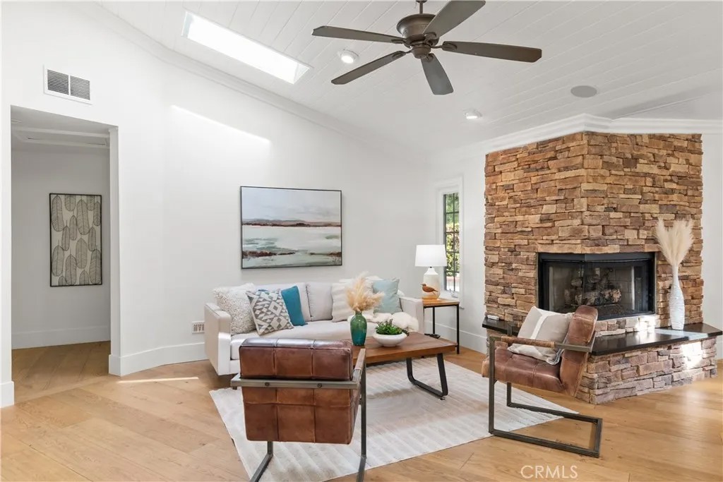 1401 Eagle Glen
