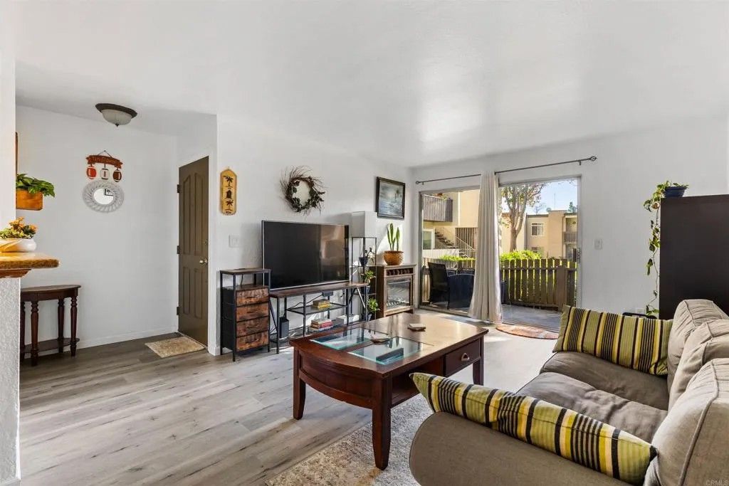 Photo of 432 Edgehill Lane #83, Oceanside, CA 92054 (MLS # NDP2511409)