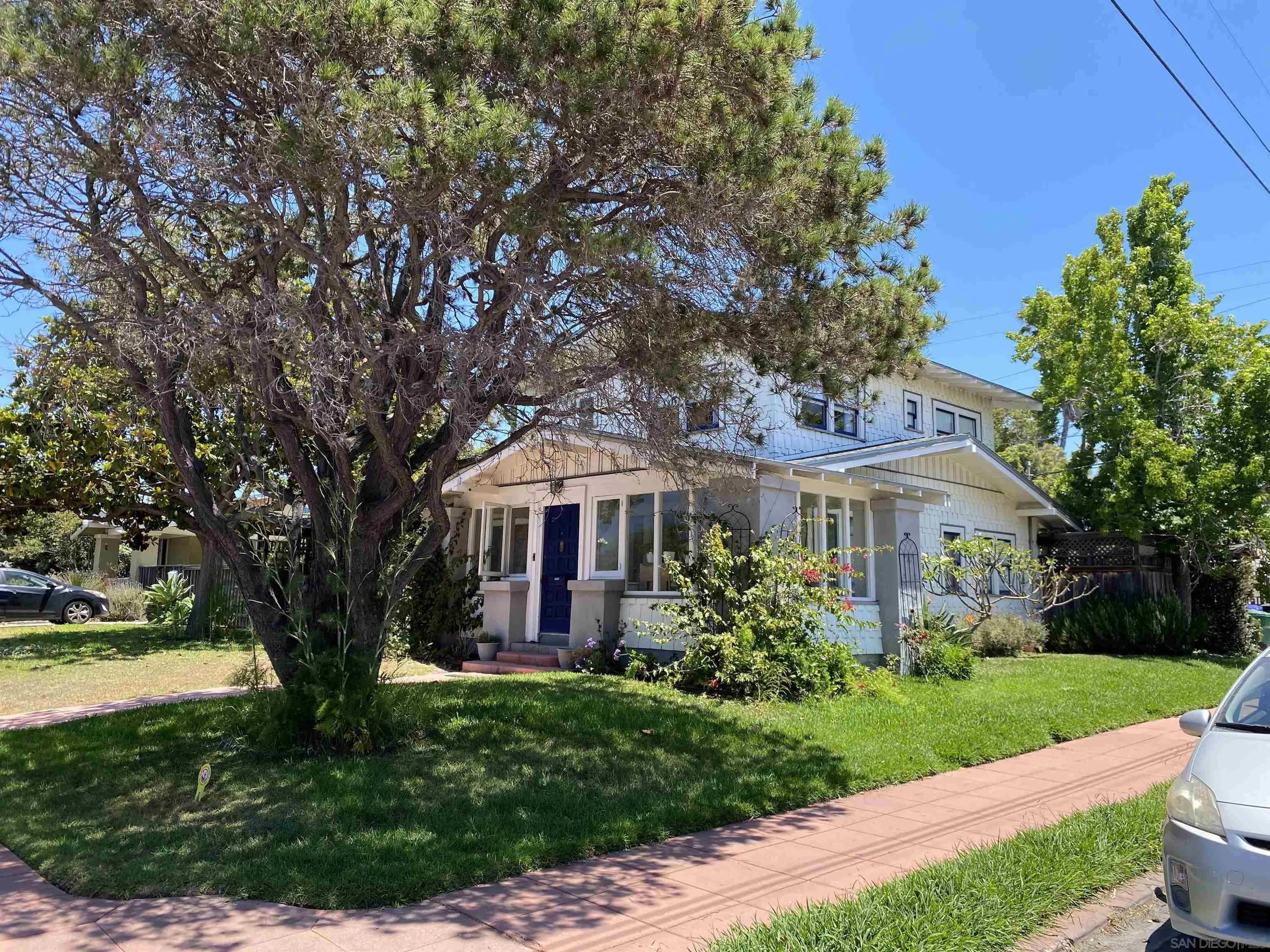 2401 Capitan Ave