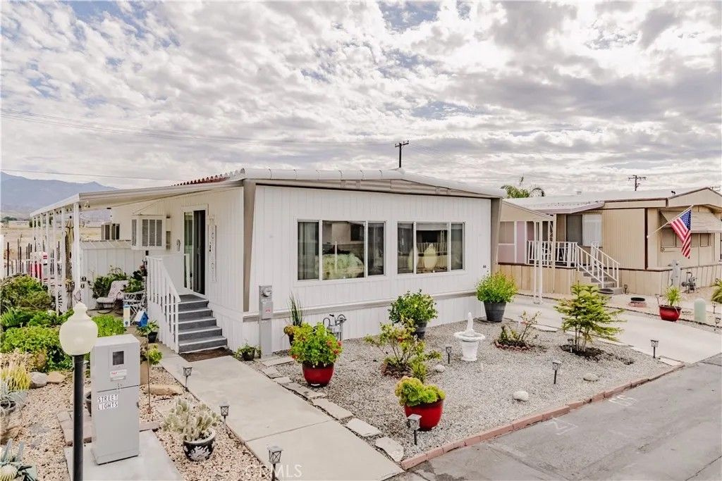 Photo of 655 E Main Street #66, San Jacinto, CA 92583 (MLS # CV25244754)