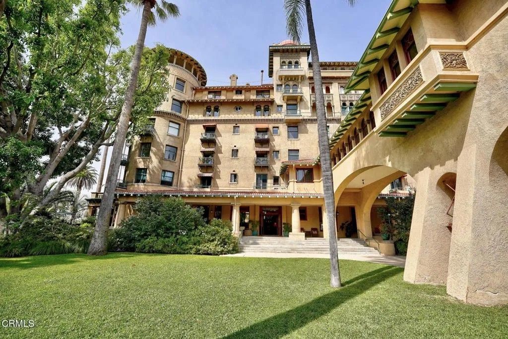 Photo of 99 S Raymond Avenue #206, Pasadena, CA 91105 (MLS # P1-26498)