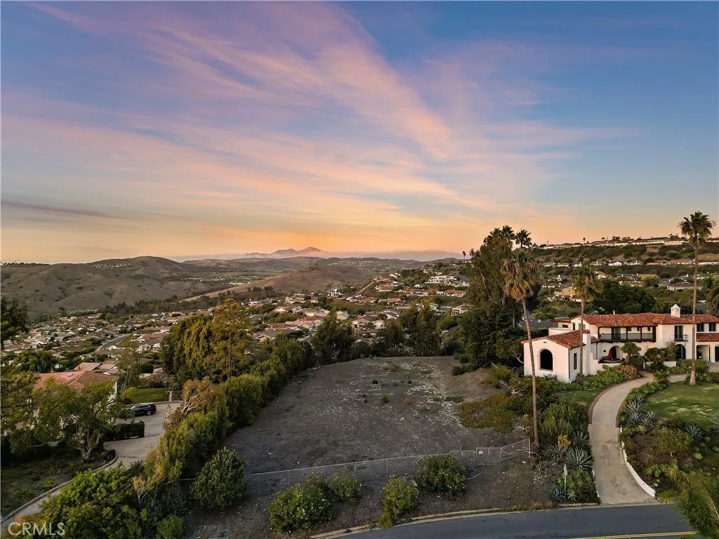 239 Avenida La Cuesta