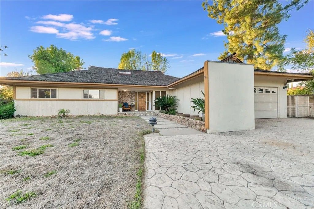 Photo of 10261 Calvin, Northridge, CA 91324 (MLS # SR26002374)