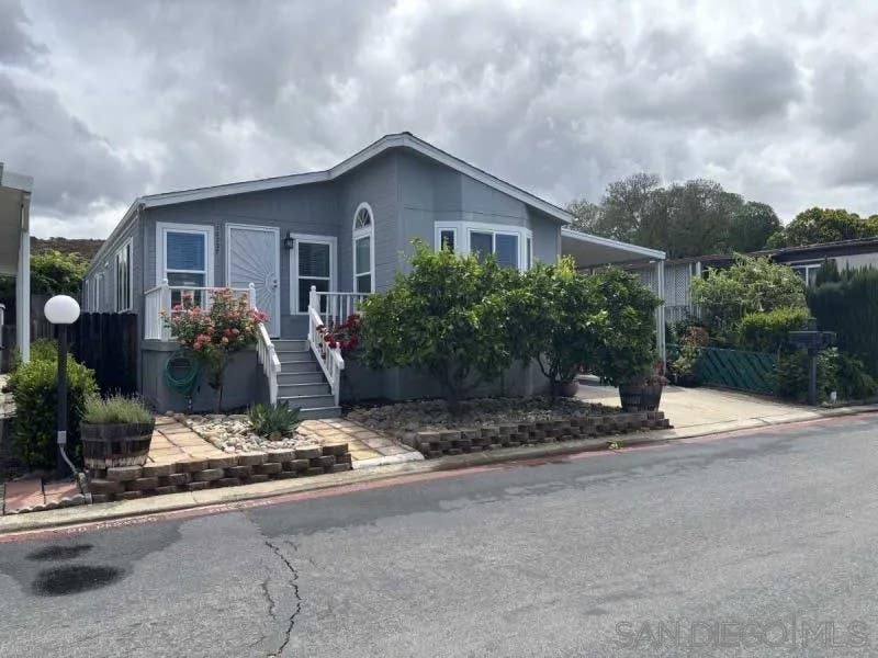 Photo of 13327 Casa Vista St #97, Poway, CA 92064 (MLS # 260019628)
