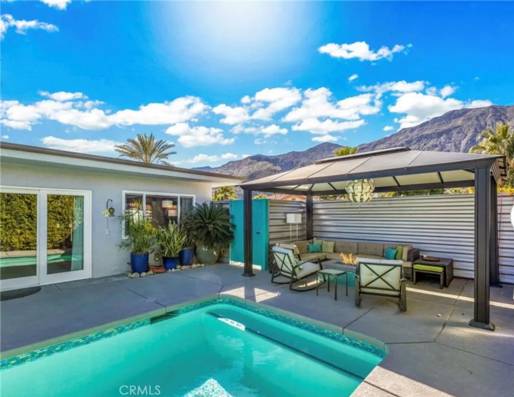 Photo of 610 S Calle Palo Fierro, Palm Springs, CA 92264 (MLS # SW26104056)