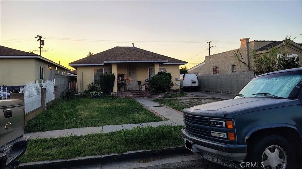Photo of 8685 San Miguel Ave, South Gate, CA 90280 (MLS # DW26078730)