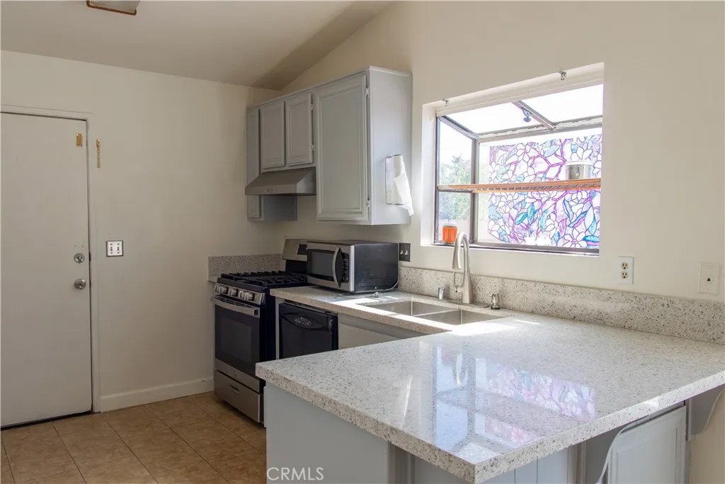 14176 Poplar