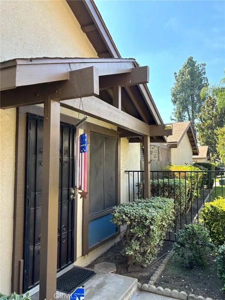 1325 N San Diego