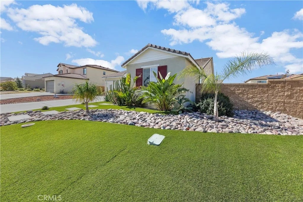 Photo of 971 Donner St, Hemet, CA 92543 (MLS # SW26033700)