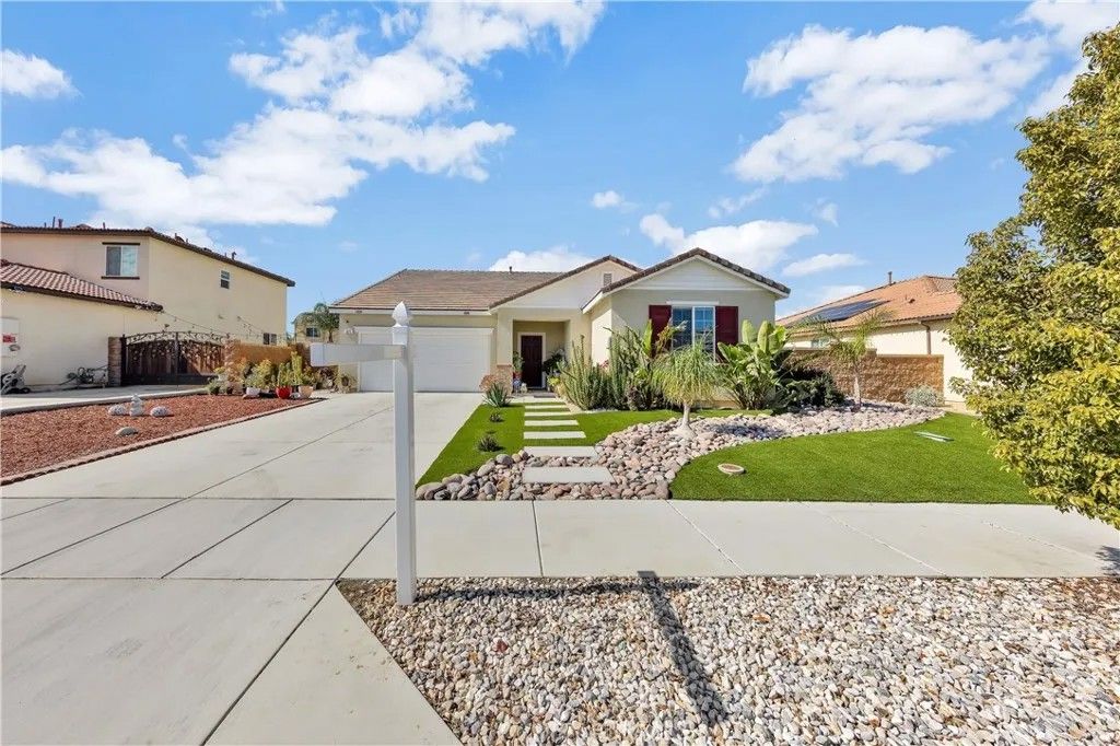 Photo of 971 Donner St, Hemet, CA 92543 (MLS # SW26033700)