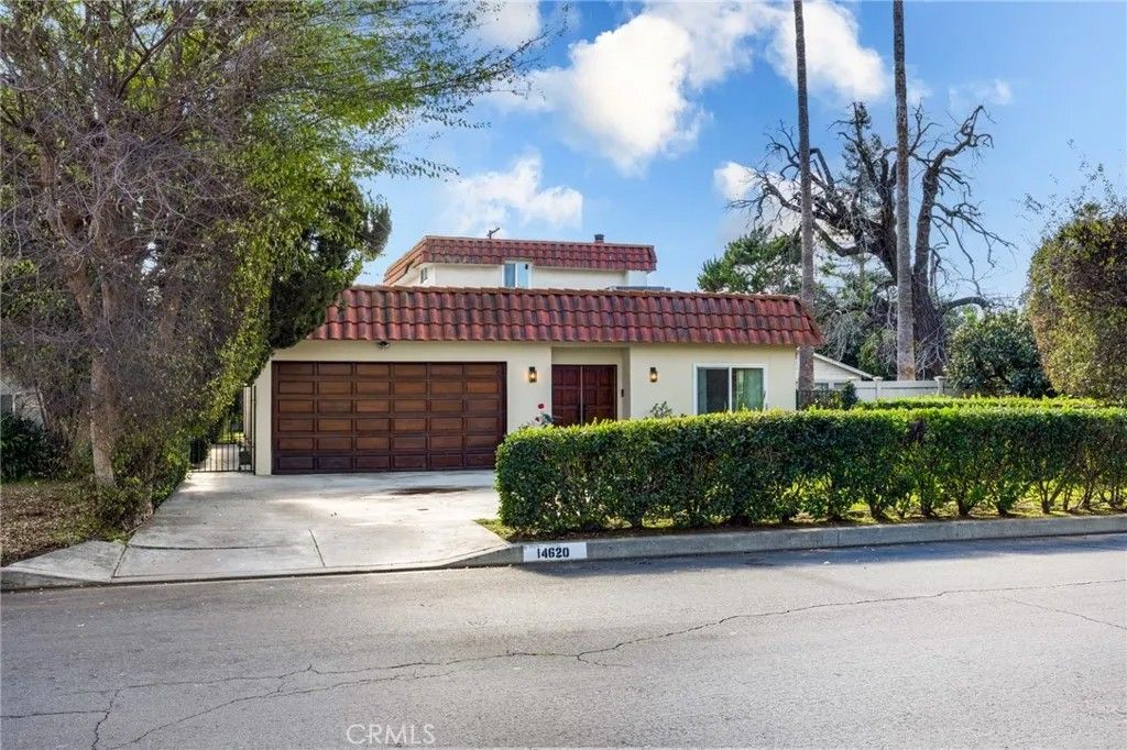 Photo of 14620 Addison Street, Sherman Oaks, CA 91403 (MLS # SR26013136)