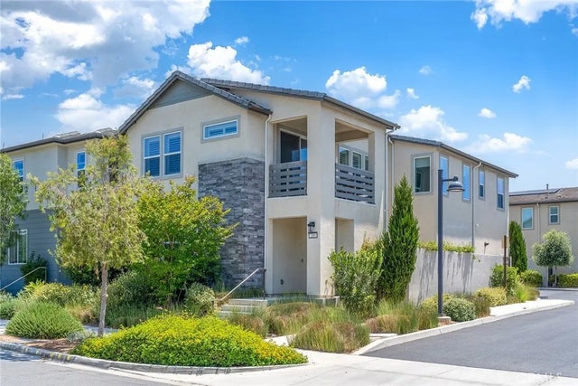 200 Chorus, Irvine