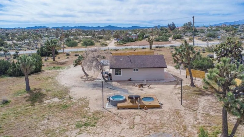 57222 Hillcrest Dr