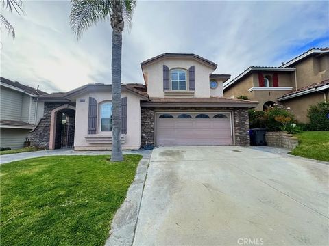 Photo of 28931 Canyon Oak Place, Saugus, CA 91390 (MLS # CV26045717)