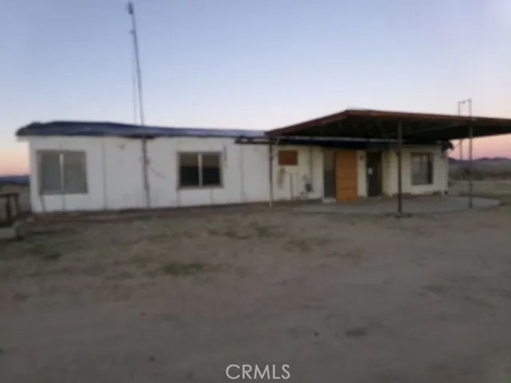 Photo of 48924 Bedford Dr, Newberry Springs, CA 92365 (MLS # HD25274725)